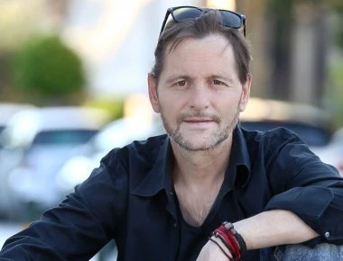 Λευτέρης Βαζαίος: «Σηκωνόμουν με το «καλημέρα» το πρωί κι έπινα μισό μπουκάλι ουίσκι»